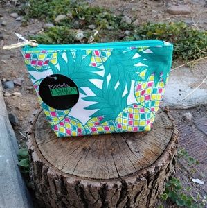 3 for $14 ❤️ Modella Pineapple Makeup Bag
